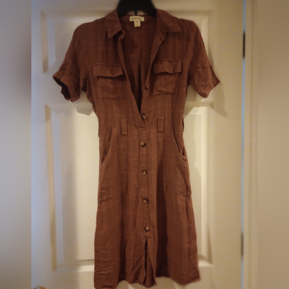 Knee length brown dress with buttons
